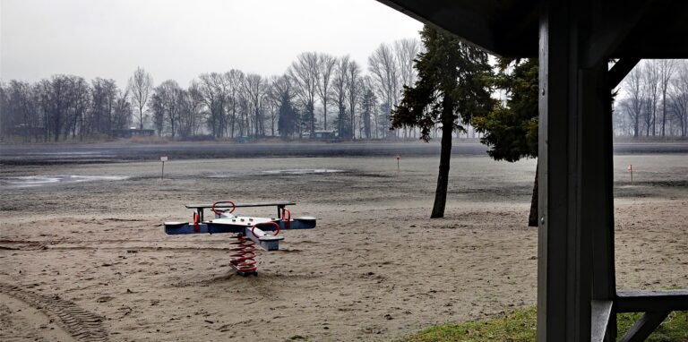 Bietet zurzeit ein trostloses Bild: Der Dülmener See ist trockengelegt.