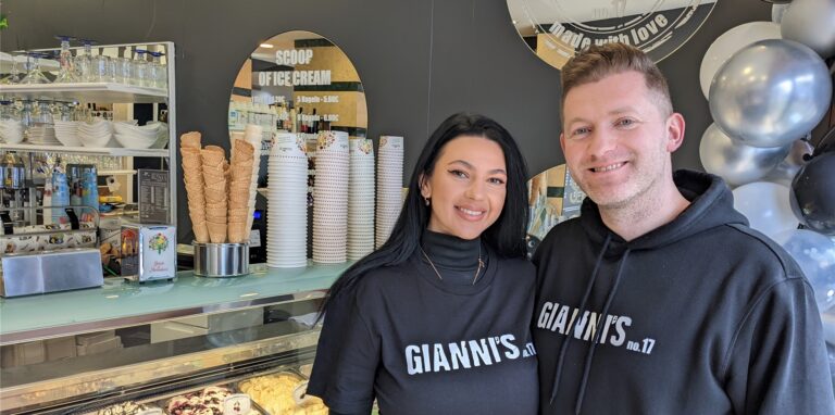 Gianina und Gabriel Bernt haben das Eiscafé an der Borkener Straße gegenüber dem Kino übernommen.