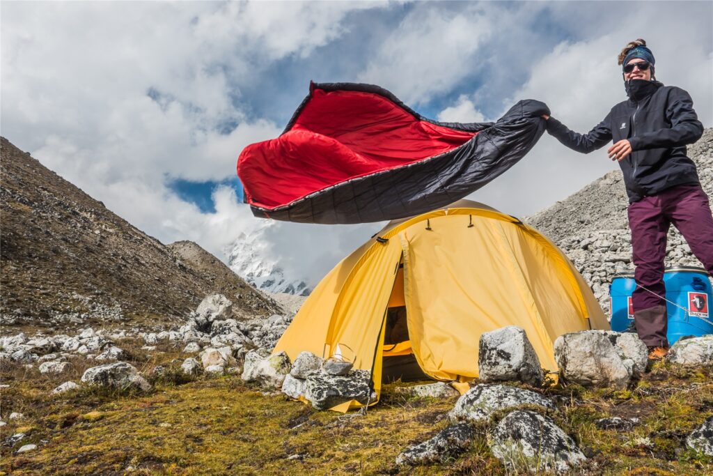 Der Bergsteiger Jost Kobusch steht im Basislager (5090m) des Nangpai Gosum II (Nepal, Khumbu, Grenzregion zu Tibet, Aufnahme etwa Mitte Oktober). Als erster Mensch hat ein Student der TU Chemnitz den Nangpai Gosum II bestiegen. Der 7296 Meter hohe Gipfel im Himalaya-Gebiet zählte bislang zu den höchsten unbestiegenen Bergen der Erde. (Foto per Selbstauslöser). Der Bergsteiger Jost Kobusch steht im Basislager (5090m) des Nangpai Gosum II (Nepal, Khumbu, Grenzregion zu Tibet, Aufnahme etwa Mitte Oktober). Als erster Mensch hat ein Student der TU Chemnitz den Nangpai Gosum II bestiegen. Der 7296 Meter hohe Gipfel im Himalaya-Gebiet zählte bislang zu den höchsten unbestiegenen Bergen der Erde. (Foto per Selbstauslöser).