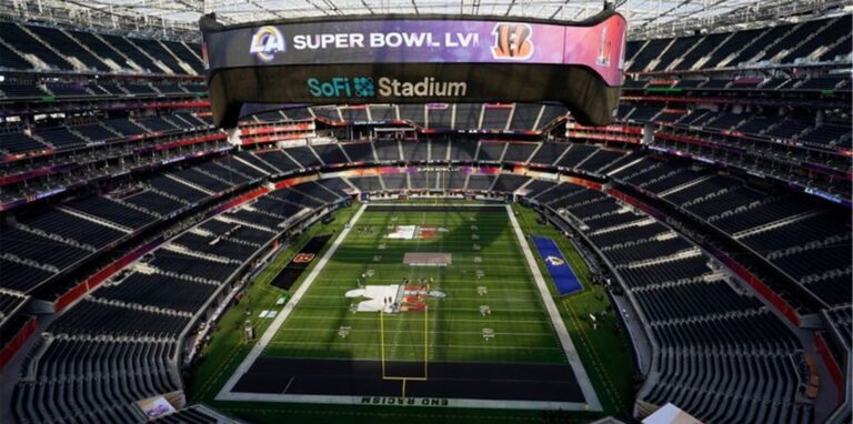 Der Super Bowl LVI findet im SoFi-Stadion in Los Angeles statt.