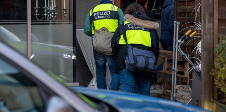 Nach einem Restaurantbesuch ist ein Mann in Weiden gestorben, mehrere wurden verletzt.