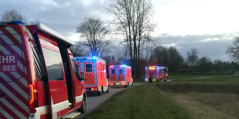 Polizei und Feuerwehr waren im Westuferpark im Einsatz.