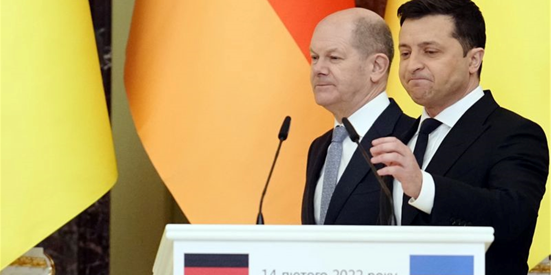Bundeskanzler Olaf Scholz (l.) und der ukrainische Präsident Wolodymyr Selenskyj während einer gemeinsamen Pressekonferenz.