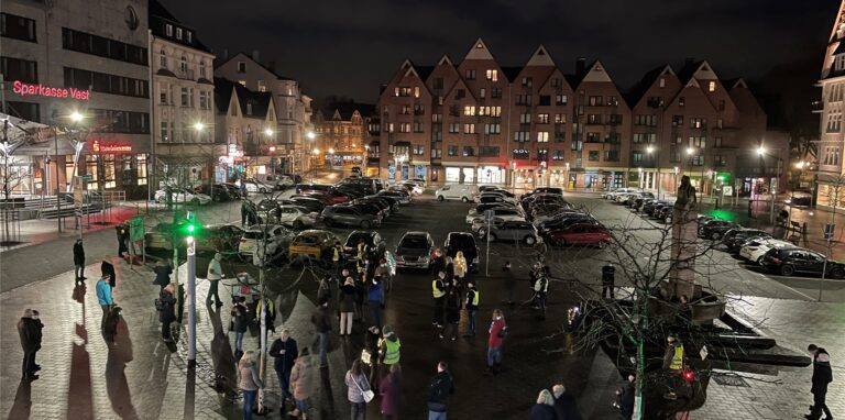 Am Reiterbrunnen finden seit Wochen Treffen vom Impfgegnern statt. Diesmal trafen sich hier 47 Teilnehmer.