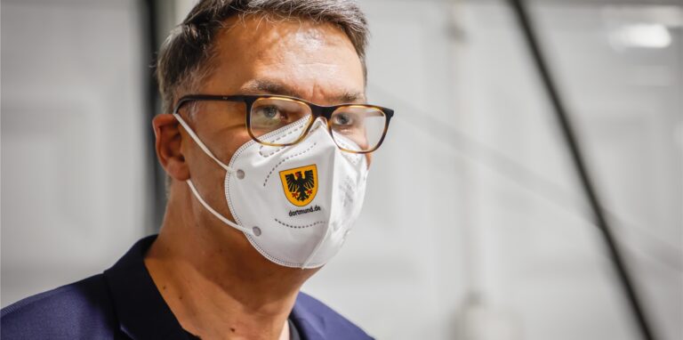 Fällt die Maskenpflicht im Freien? Dortmunds OB Thomas Westphal hat sich am Dienstag (15.2.) klar positioniert.