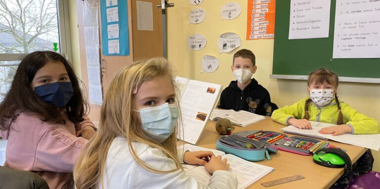 Kinder werden während der Corona-Pandemie selten gehört. Wir haben eine vierte Klasse besucht.