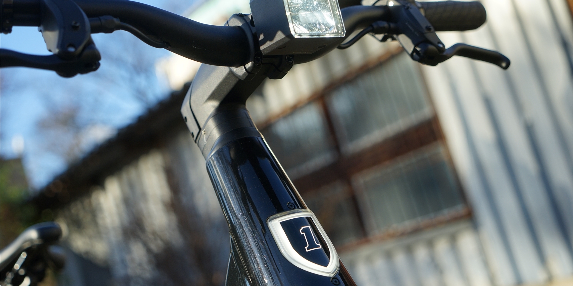 Eine Pedelecfahrerin und eine Autofahrerin sind auf der Hansestraße zusammengestoßen.
