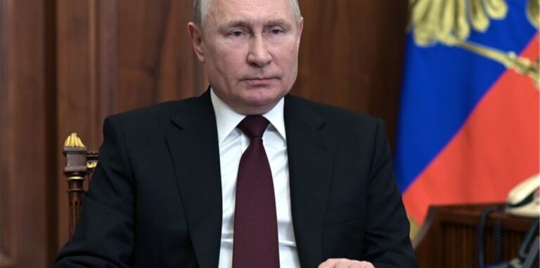 Fernsehansprache von Wladimir Putin: Der russische Präsident hat ein Dekret unterzeichnet, das die selbsternannten Volksrepubliken Donezk und Luhansk im Osten der Ukraine als unabhängige Staaten anerkannt.