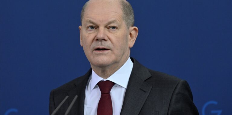 Bundeskanzler Olaf Scholz (SPD) hat vor einer vollständigen Invasion der Ukraine durch Russland gewarnt.