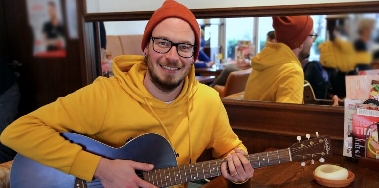 Philipp Artmann startet mit seiner Single „So einfach“ musikalisch neu durch.
