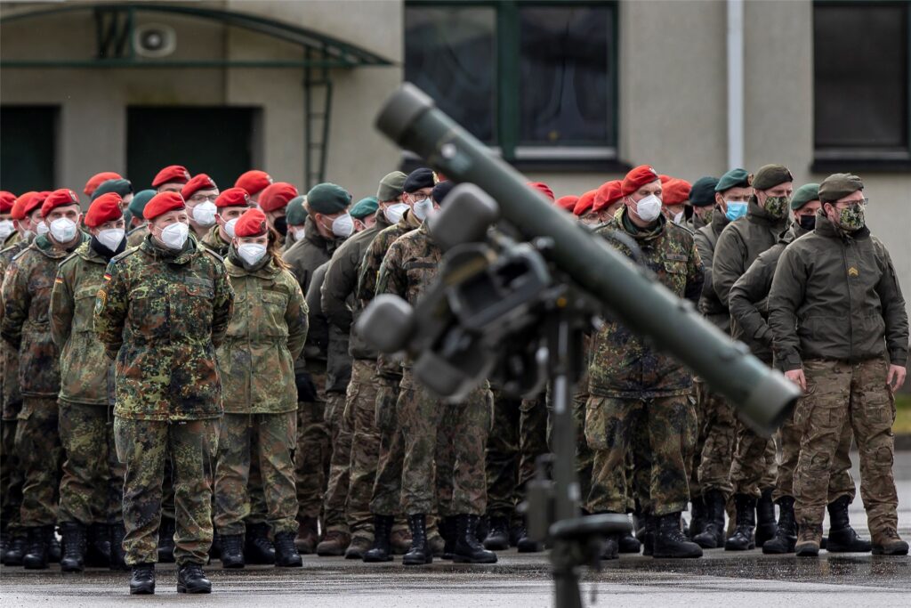 Die Bundeswehr unterstützt die Südostflanke der Nato in Rumänien mit Eurofightern. Die Bundeswehr unterstützt die Südostflanke der Nato in Rumänien mit Eurofightern.