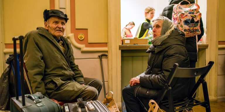 Sie sind geflohen vor Putins Bomben und verbringen die Nacht in einem polnischen Bahnhofsgebäude. Auch in Hertens polnischer Partnerstadt Szczytno sind die ersten Flüchtlinge eingetroffen.