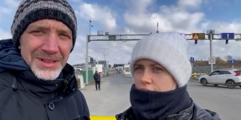 Die Dortmunder Maryna und Thomas Brosig sind an die polnisch-ukrainische Grenze zu fahren, um Angehörige abzuholen.