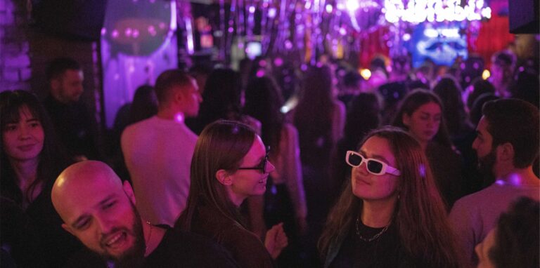 Die Clubs und Kneipen in NRW dürfen ab dem 4. März wieder öffnen.