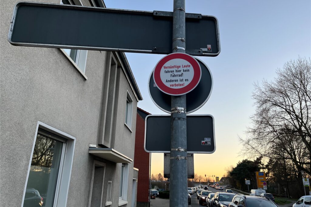 Auch am Friedrich-Ebert-Wall wurde das Schild gegen Radsünder angebracht.