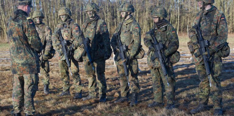 Deutsche Soldaten in der Grundausbildung (Symbolbild). Vor dem Hintergrund des aktuellen Krieges in der Ukraine mehren sich die Stimmen nach der Wiedereinführung der Wehrpflicht.