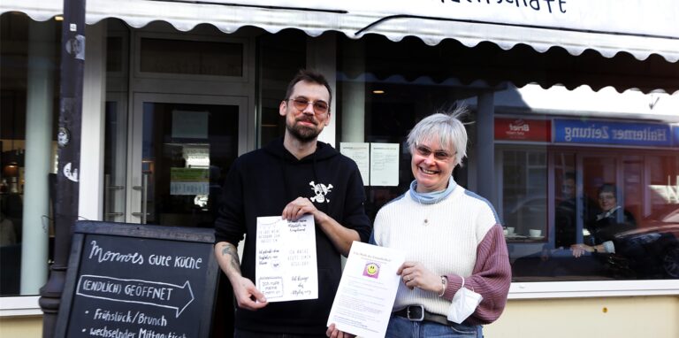 Auch Nick Kutzinski von Monroes Finest macht mit bei Petra Herrmanns Freundlichkeitswelle.