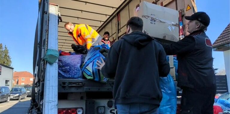 Auf dem Gelände der Dorstener Firma „MW Service“ im Stadtsfeld fuhr am Donnerstag ein 40-Tonner vor. Der Truck transportierte anschließend die dort gesammelten Dorstener Hilfsgüter nach Stettin zur ukrainischen Botschaft.