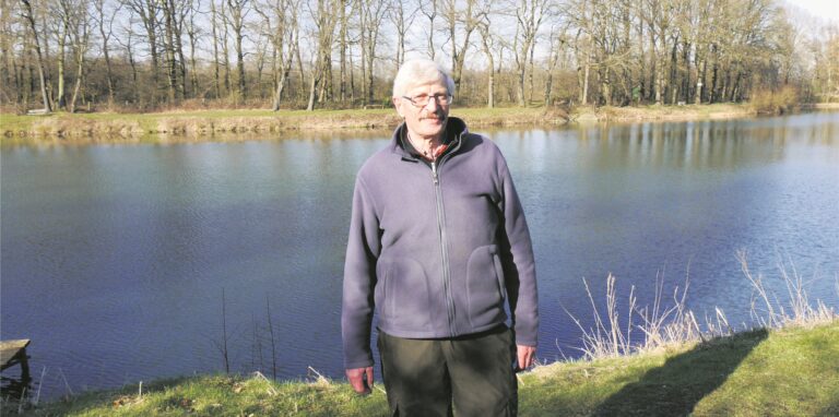 Dieter Polte, Gewässerwart des Fischereivereins, trommelt einmal im Monat die Angler zusammen. Dann säubern sie die Natur rund um die Fischteiche im Marler Norden.
