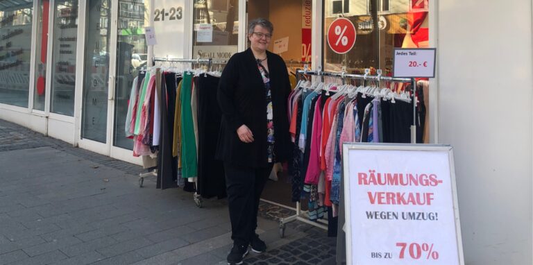 Petra Metzing, Geschäftsführerin von Damenmoden Sawall, hier noch an der Kleppingstraße, freut sich auf den Umzug innerhalb der Dortmunder City.
