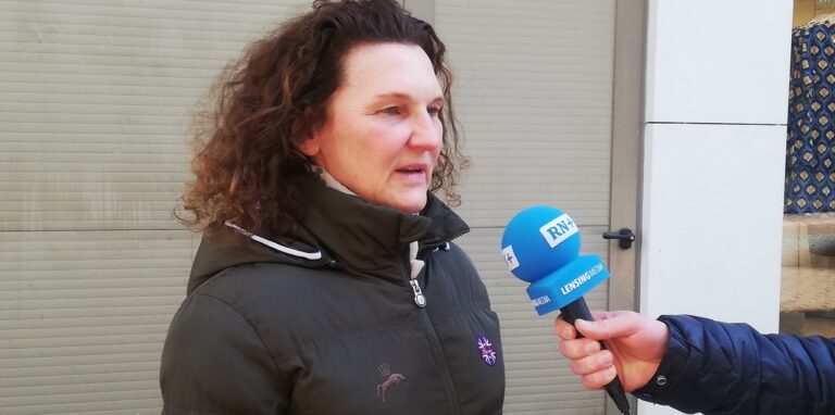 Claudia Krusemann erzählt von ihrem Arbeitskollegen, der damals aus Serbien geflohen ist. Bei ihm kommen nach dem Angriff Russlands auf die Ukraine die eigenen Kriegserlebnisse wieder hoch.