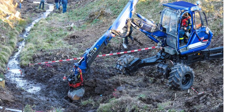 Ein Bagger war an der Fundstelle in Wetter an der Ruhr im Einsatz.