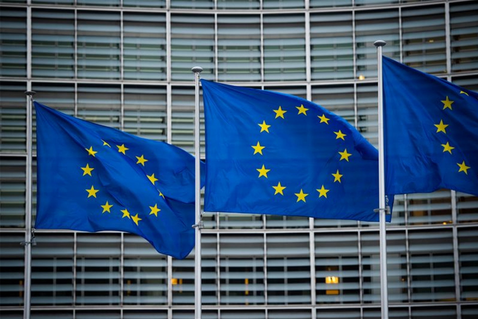 Die Europäische Union weitet ihre Sanktionen gegen Russland aus. Weitere Oligarchen und deren Angehörige kommen auf eine Liste von Personen, deren Vermögenswerte in der EU eingefroren werden.