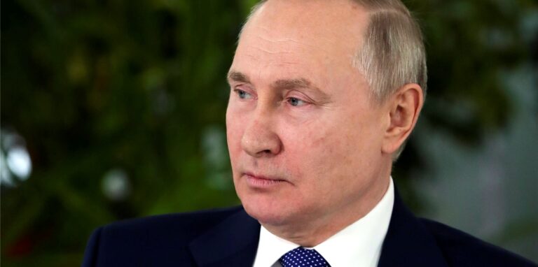 Im vergangenen Jahr hat Russland etwa 180 Milliarden US-Dollar durch den Export von Erdöl verdient.