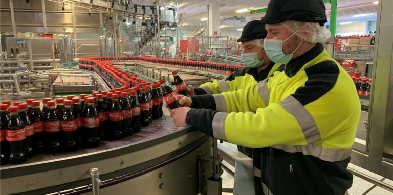 Im Dorstener Werk, dem größten Produktionswerk von Coca-Cola in Deutschland, werden Flaschen und Dosen abgefüllt.