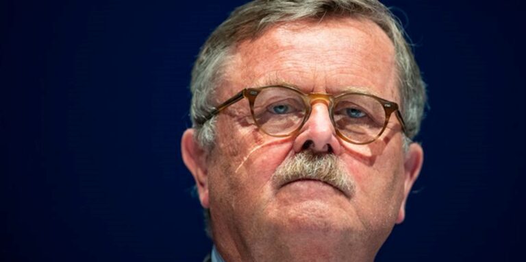 Frank Ulrich Montgomery, Vorsitzender des Weltärztebundes, kritisiert den Entwurf der Bundesregierung. Damit ist er nicht der Einzige.