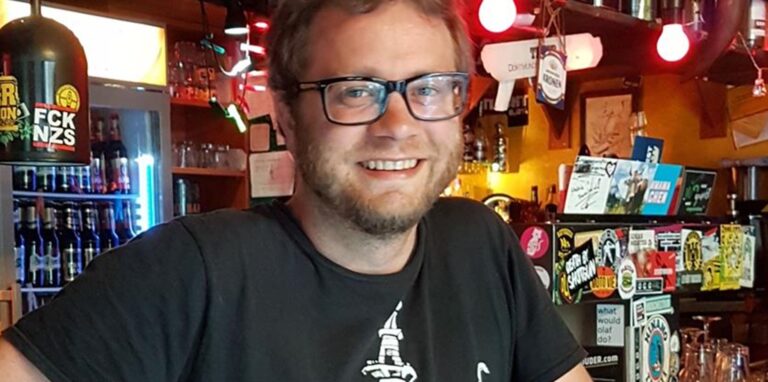 Simon Grimm betreibt die Hafenschänke Subrosa in der Nordstadt.