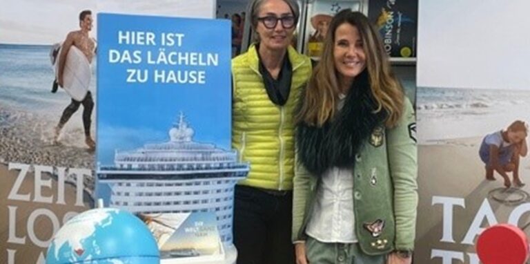 Die Reiseprofis Anke Andreas (l.) und Inhaberin Elke Espey-Zils aus dem Westerholter TUI-Travel-Star-Reisebüro raten zu Flex-Tarifen bei der Buchung.