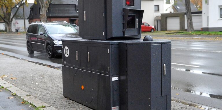 Panzerblitzer Gunther im Oktober 2020 an der Henrichenburger Straße (B235):  Der Blitzer soll wahrscheinlich einen Bruder bekommen.