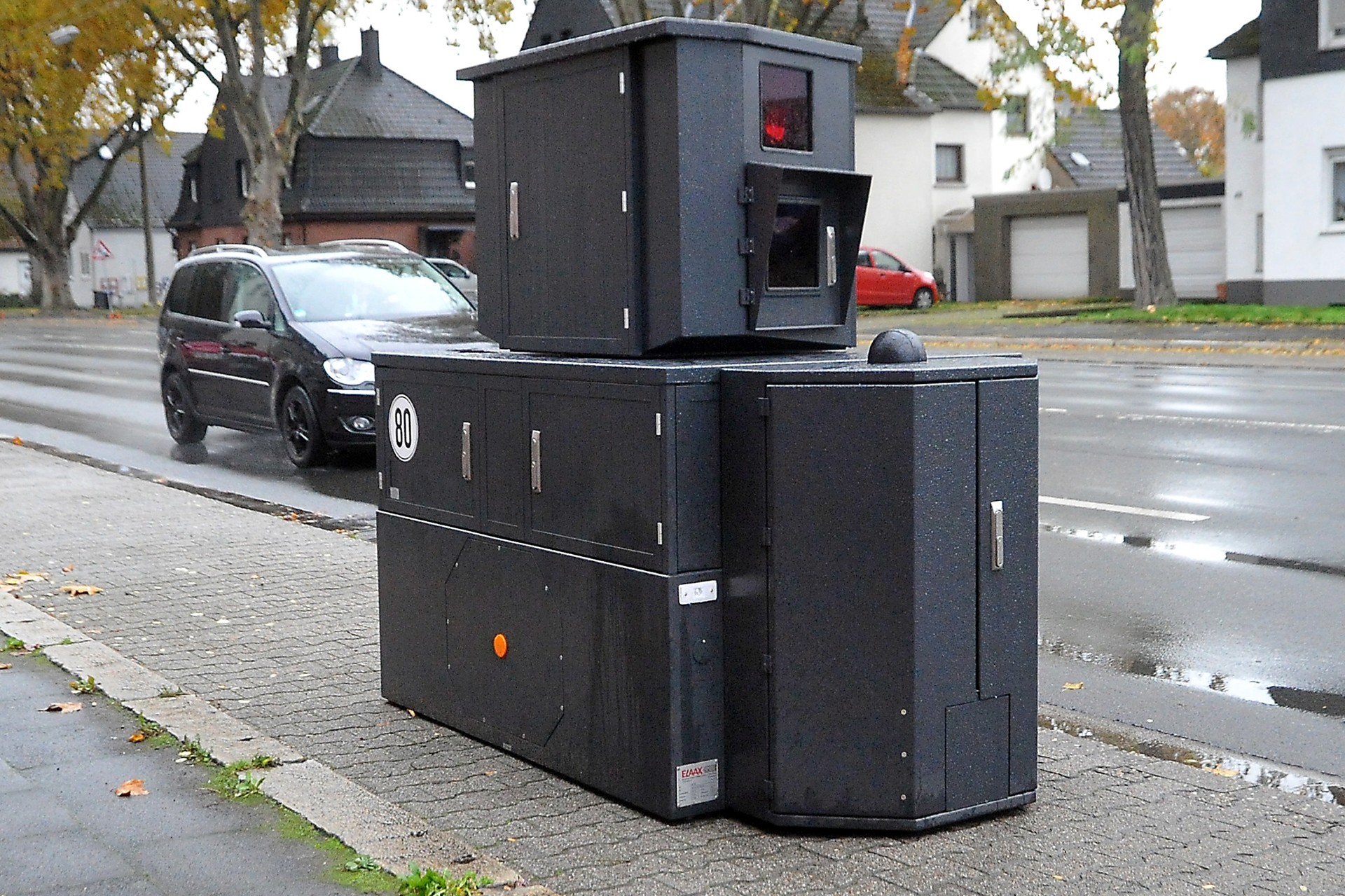 Panzerblitzer Gunther im Oktober 2020 an der Henrichenburger Straße (B235): Der Blitzer soll wahrscheinlich einen Bruder bekommen.
