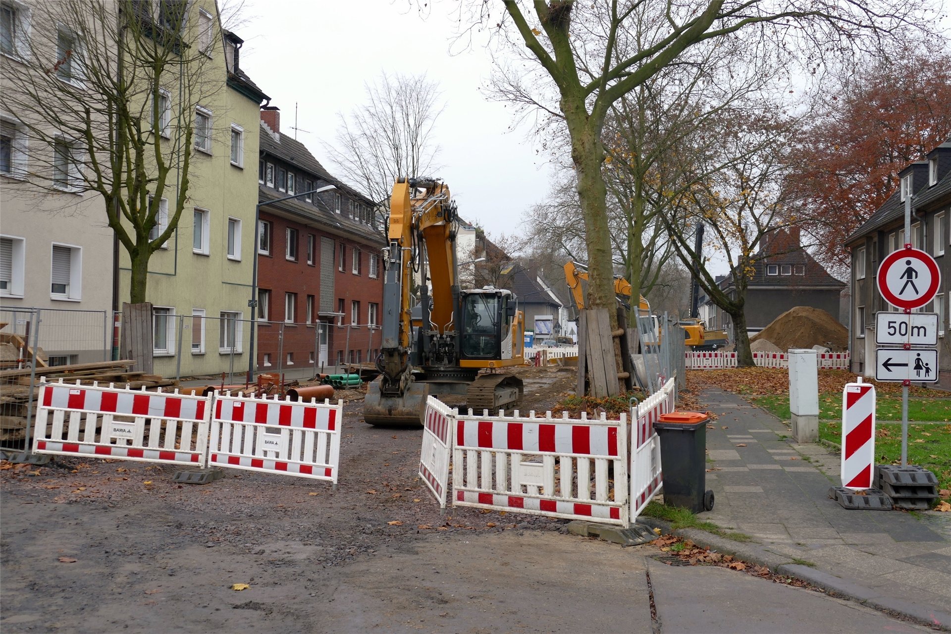 Rund um die Dauerbaustelle Adalbertstraße gibt es erneut Sperrungen.