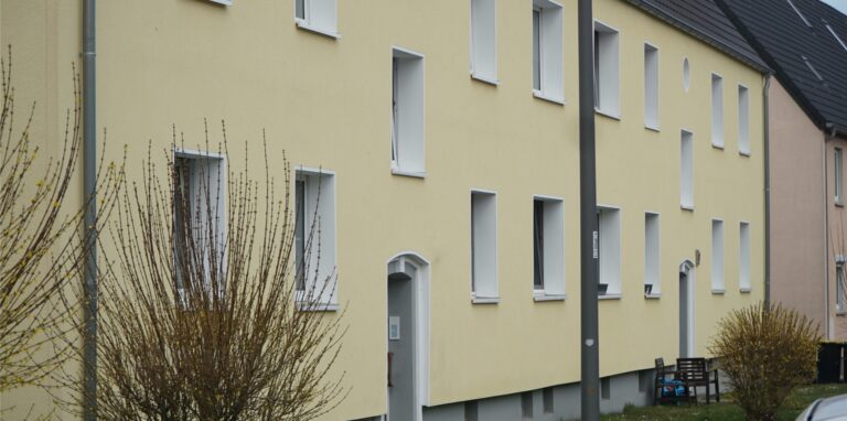 In der Damaschkestraße wurden zwei Wohnungen von der Polizei durchsucht.