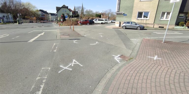 In Castrop-Rauxel sind am Freitag (11.3.) zwei Radfahrer verunglückt, einer von ihnen an der Dortmunder Straße/Goldschmiedingstraße.