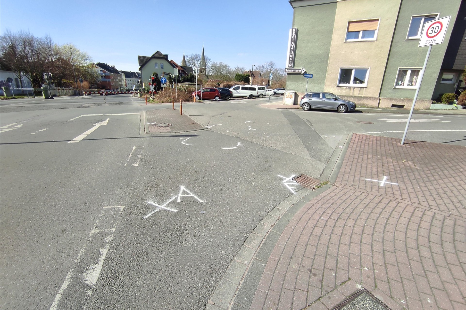 In Castrop-Rauxel sind am Freitag (11.3.) zwei Radfahrer verunglückt, einer von ihnen an der Dortmunder Straße/Goldschmiedingstraße.