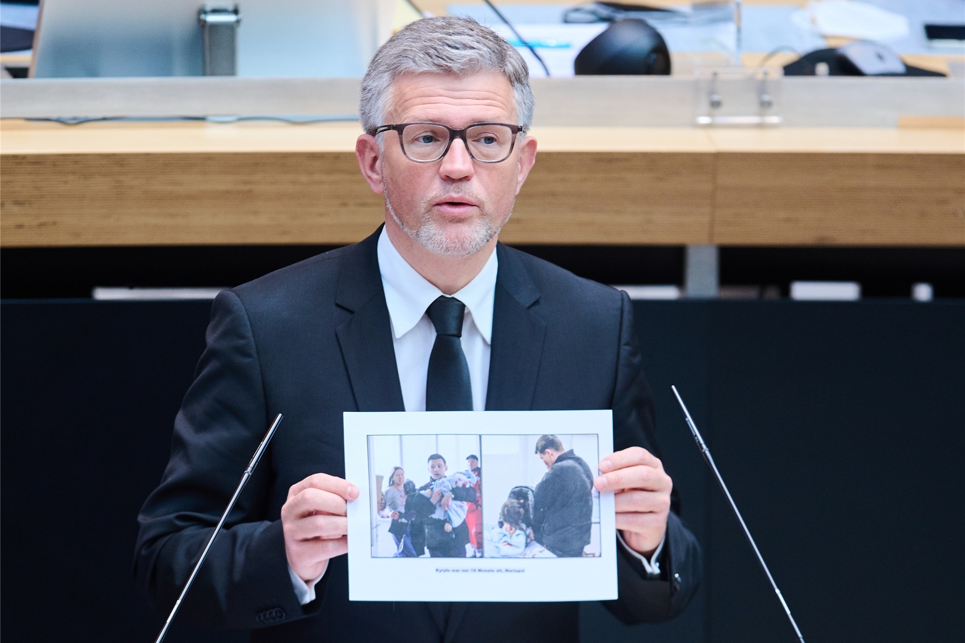 Der ukrainische Botschafter in Deutschland Andrik Melnyk verzichtet auf die übliche Zurückhaltung der Diplomaten.