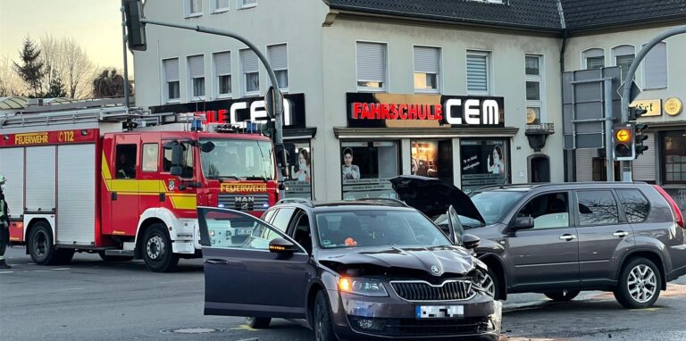 An der Kreuzung Feldstraße/Westerholter Straße knallt es immer wieder: Erst am 1. März waren die Pkw eines 61-jährigen Mannes aus Oer-Erkenschwick und eines 48-jährigen Recklinghäusers dort zusammengestoßen.