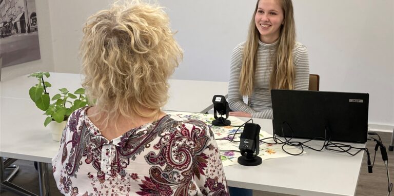 Malina Halfes ist Podcasterin bei der Youngcaritas