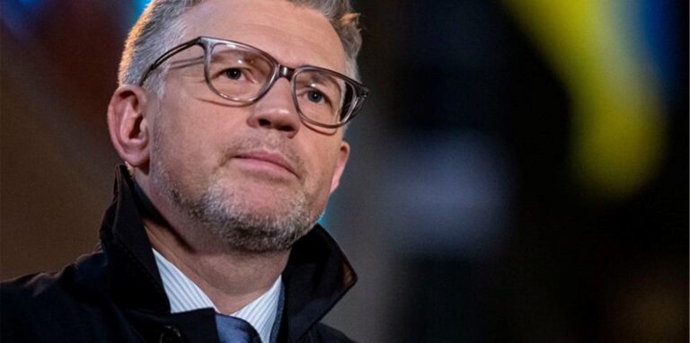 Der ukrainische Botschafter Andrij Melnyk erklärt die Vermittlungsversuche von Altkanzler Schröder als gescheitert.