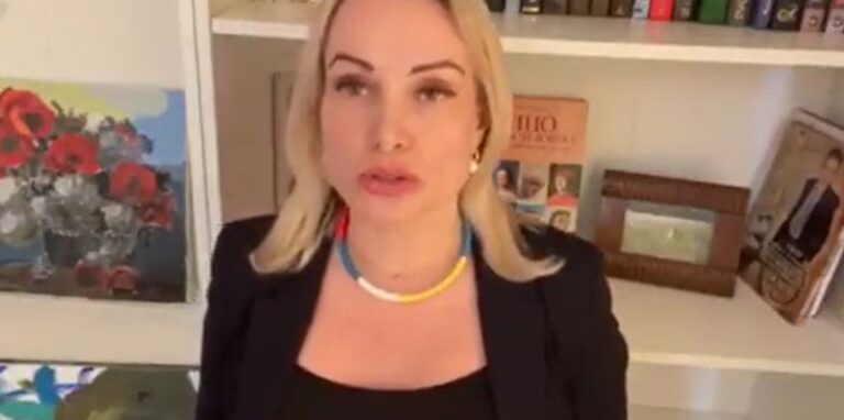 Marina Owssjannikowa fürchtet nach ihrer Protestaktion im russischen Fernsehen um ihr Leben.