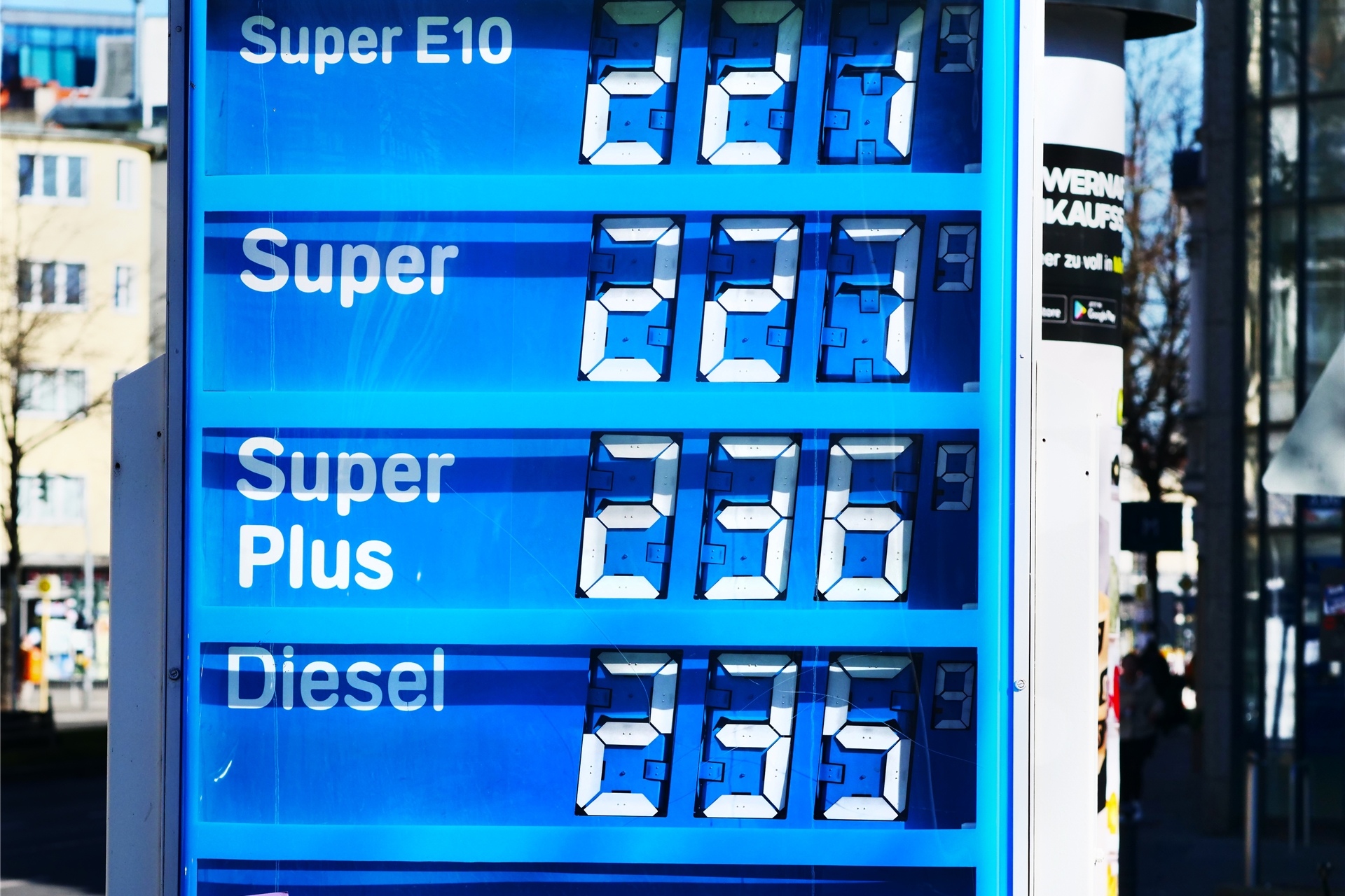 Die Benzinpreise steigen weiter an.