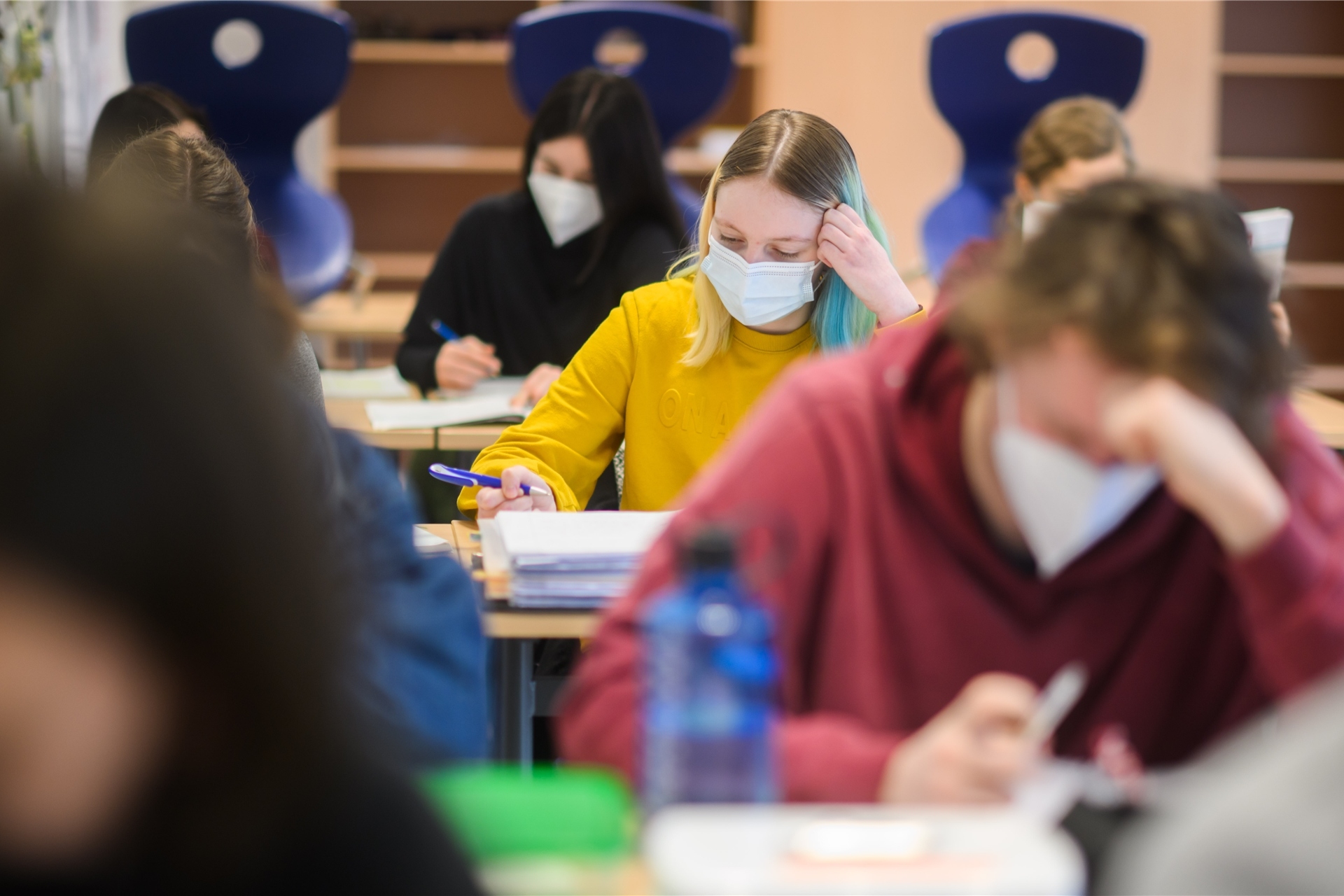 NRW-Ministerpräsident Hendrik Wüst hat sich zur Maskenpflicht an Schulen geäußert.