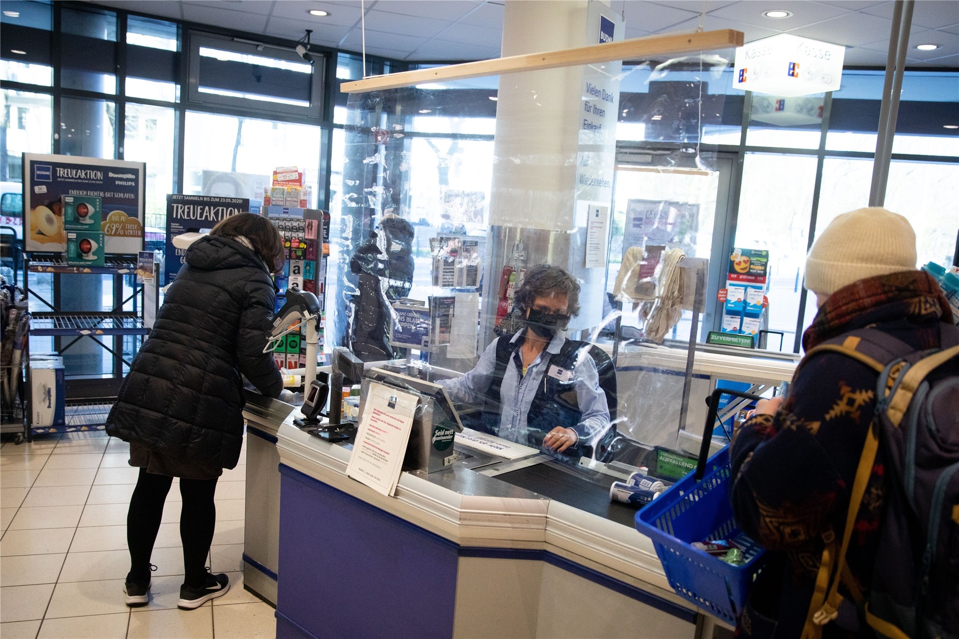 Aldi erhöht die Preise von rund 400 Artikeln – die Preissteigerungen können dabei unterschiedlich ausfallen.