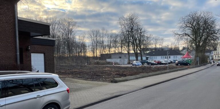 An der Frohlinder Straße wurde ein Wäldchen abgeholzt.