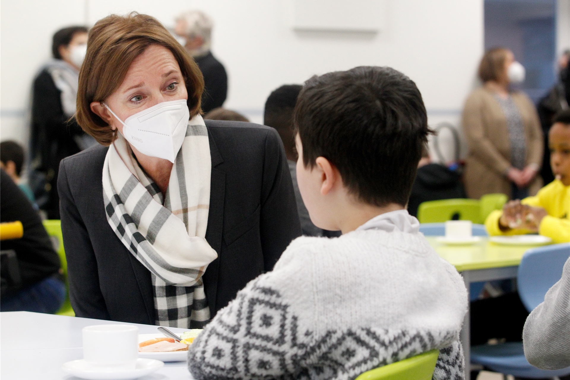 Die Maskenpflicht in den Schulen in Nordrhein-Westfalen endet zum 2. April. Das teilte Schul- und Bildungsministerin Yvonne Gebauer (FDP) am Freitag mit.