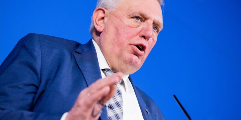 Karl-Josef Laumann (CDU), Gesundheitsminister von Nordrhein-Westfalen