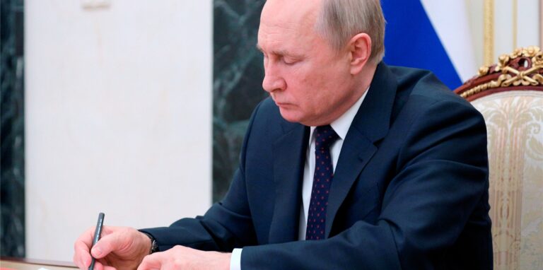Westliche Experten fürchten Putin könnte bald zu nuklearen Waffen greifen.
